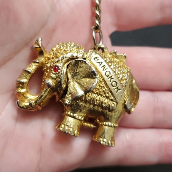 **Sale** Gold tone Bangkok Thailand elephant key fob - Picture 1 of 13